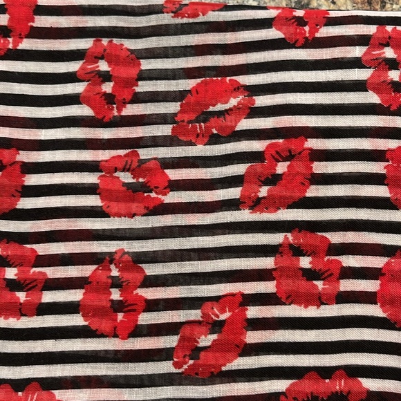 8 women’s scarves - Picture 5 of 11